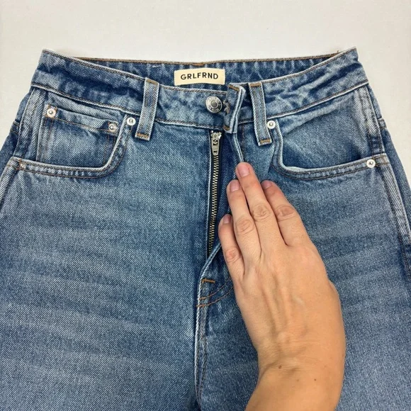 GRLFRND Sara Super High Rise Straight in Lenox Hill Size 25
